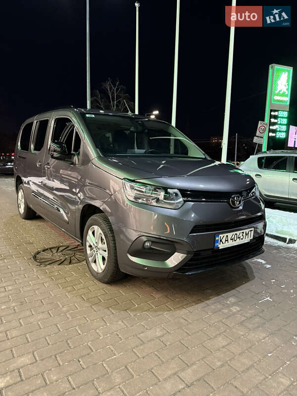 2023 toyota proace city verso