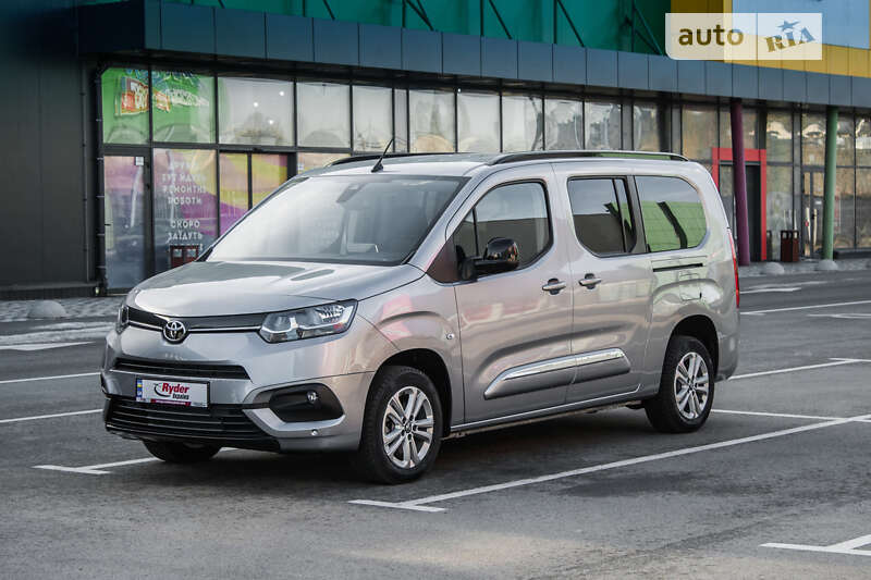 2023 toyota proace city verso