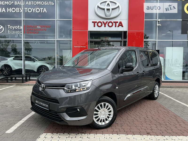 2023 toyota proace city verso