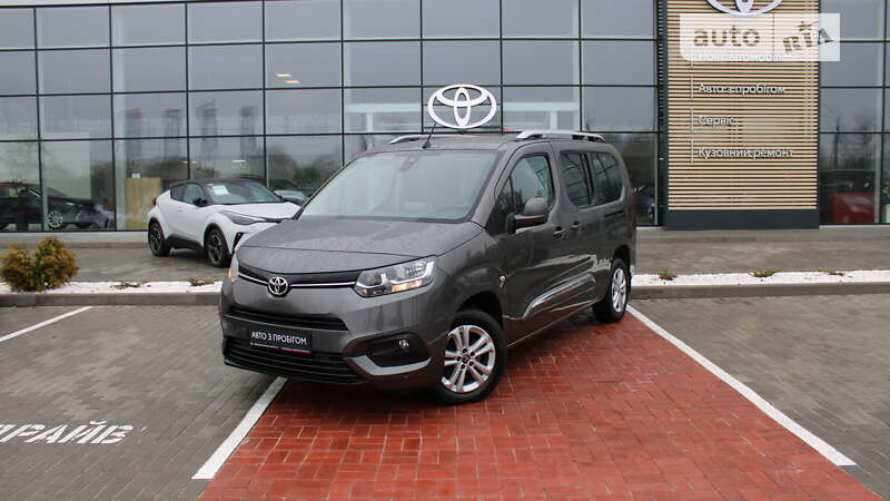 2021 toyota proace city verso