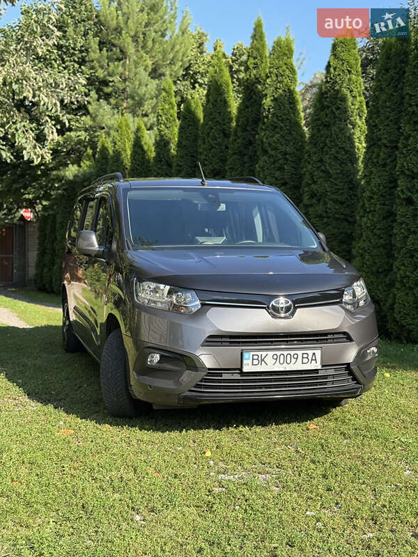 2021 toyota proace city verso