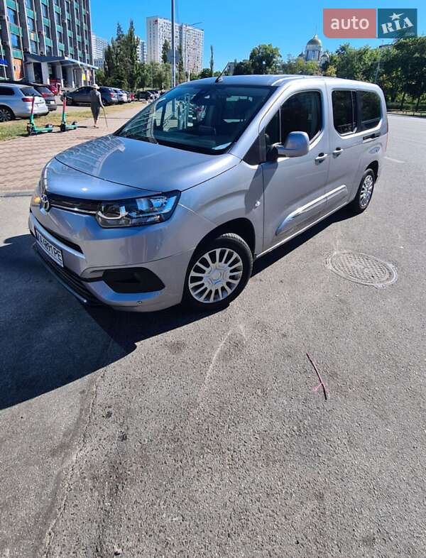 2021 toyota proace city verso
