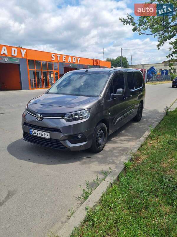 2021 toyota proace city verso