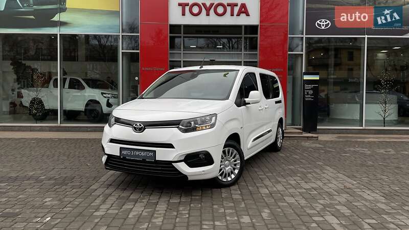 2021 toyota proace city verso