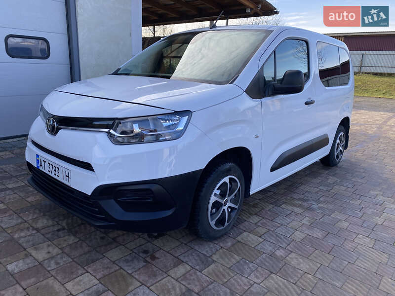 2021 toyota proace city