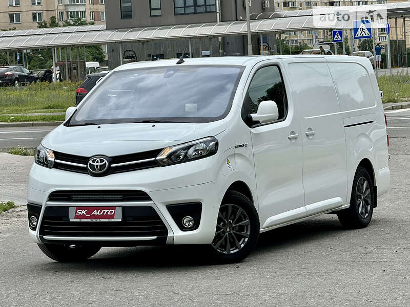 2021 toyota proace