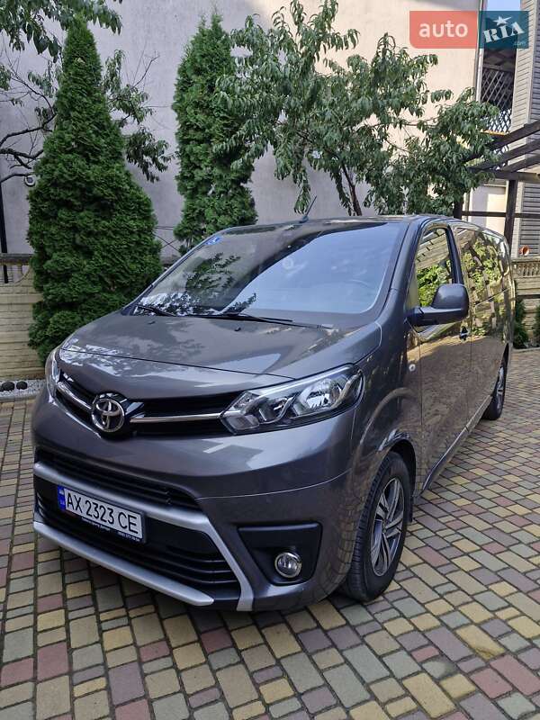 2019 toyota proace