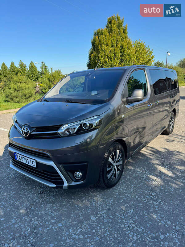 2021 toyota proace verso