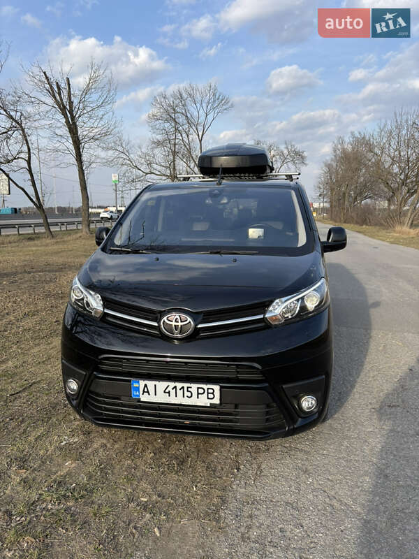 2021 toyota proace verso