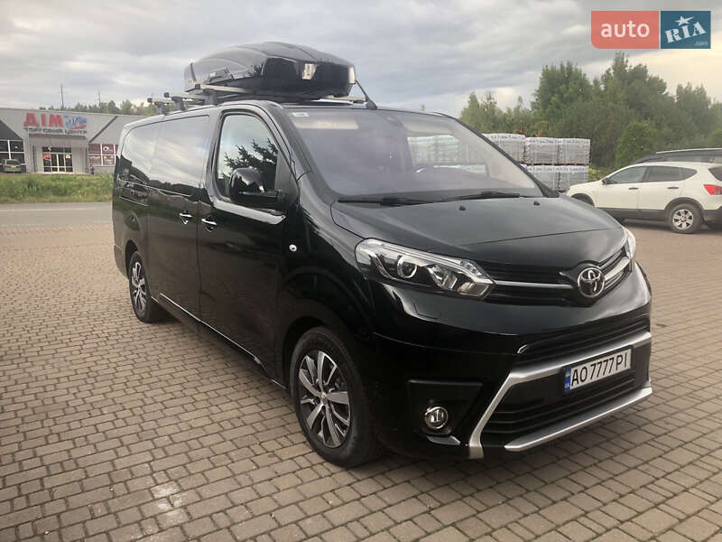 2022 toyota proace verso