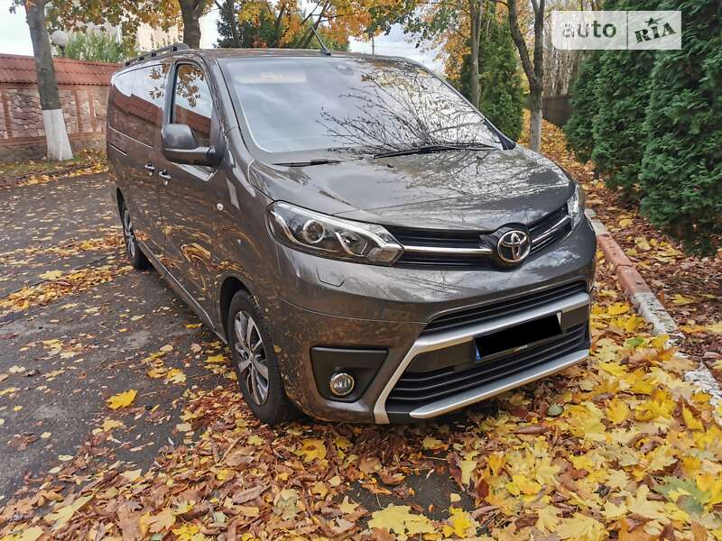 2022 toyota proace verso