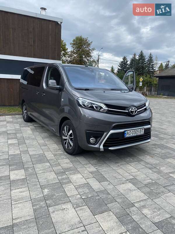 2024 toyota proace verso