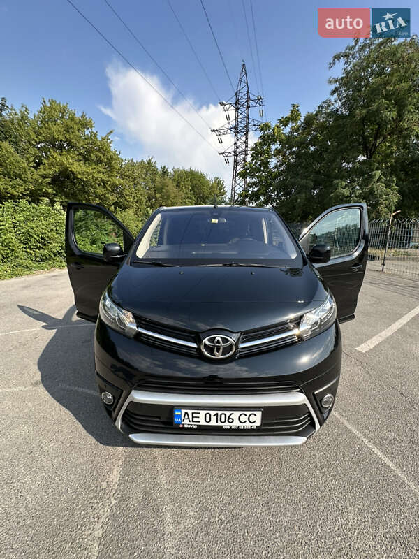 2021 toyota proace verso