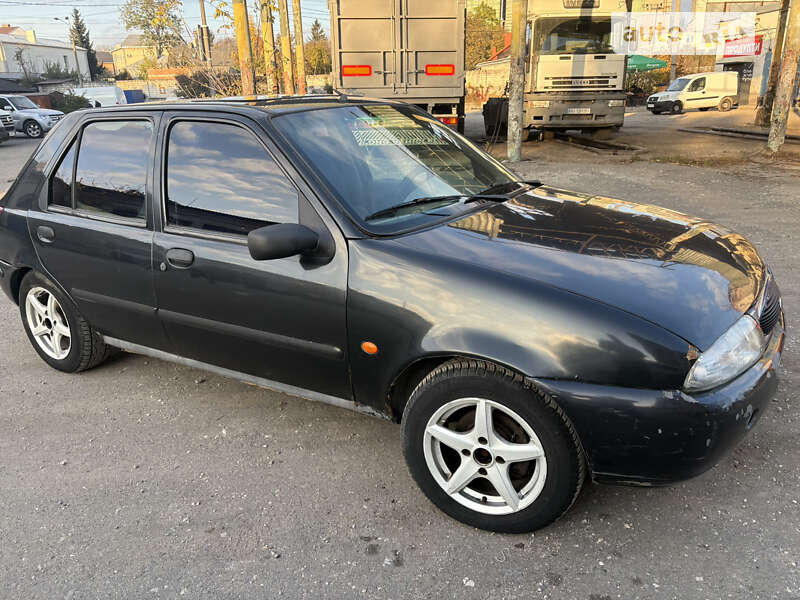 1996 mazda 121
