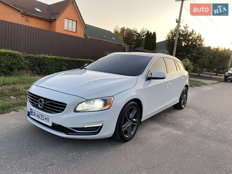 2015 VOLVO V60