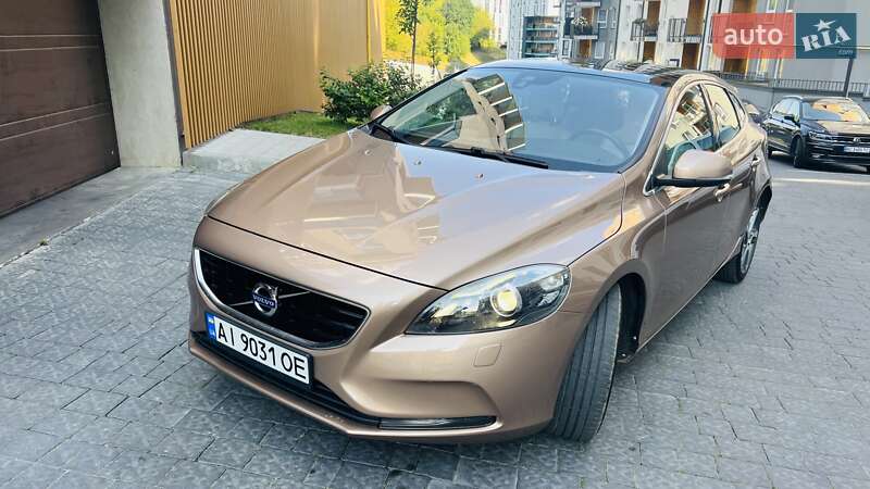 2016 volvo v40