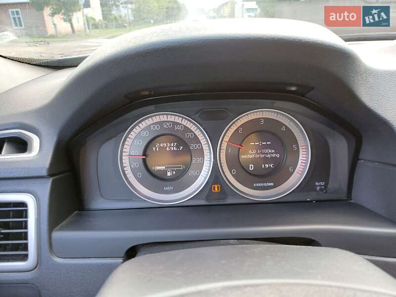 2013 volvo v70
