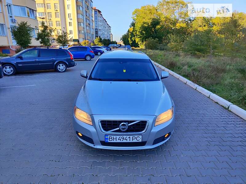 2013 volvo v70