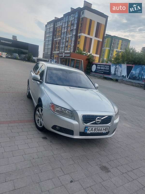 2013 volvo v70