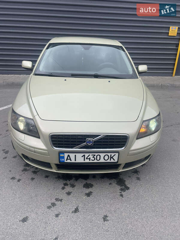 2005 volvo s40