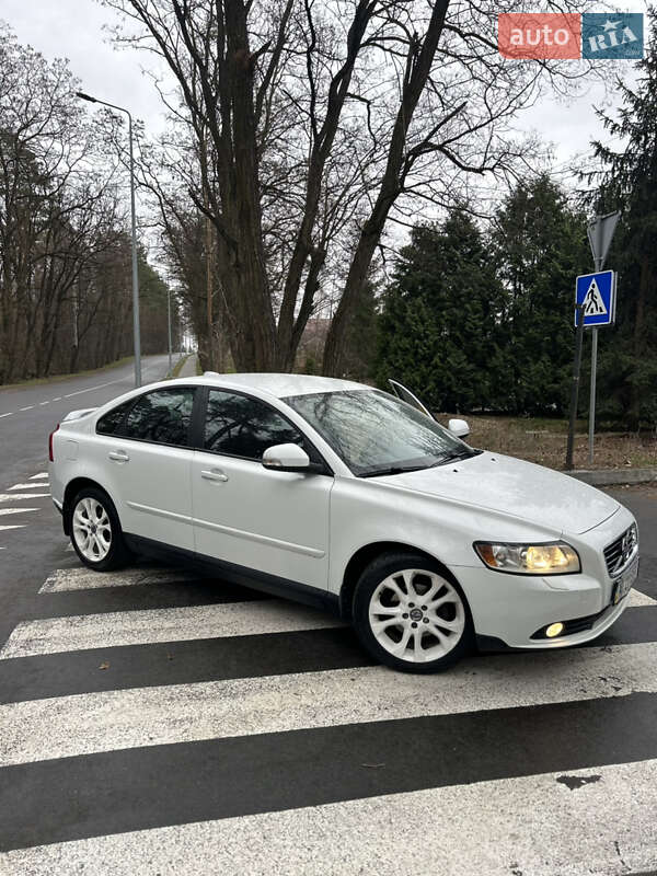 2011 volvo s40