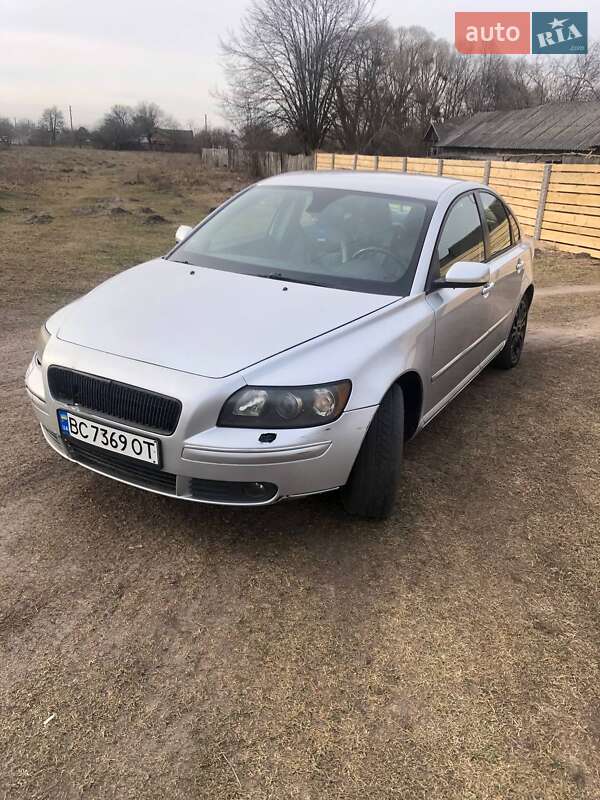 2004 volvo s40