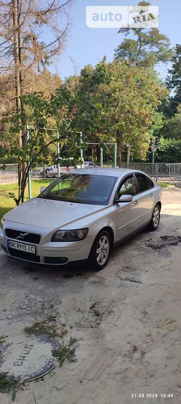2005 volvo s40