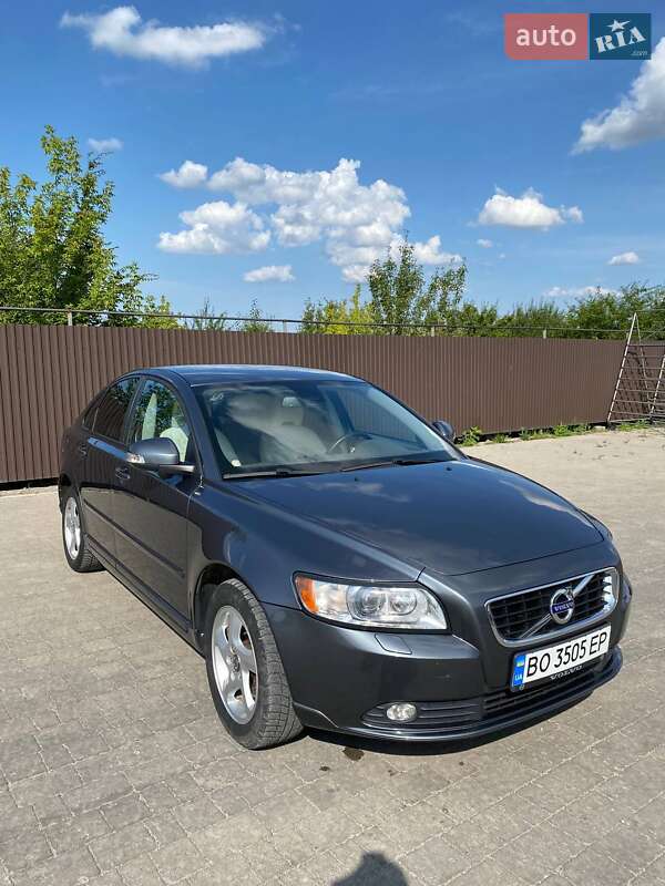 2011 volvo s40