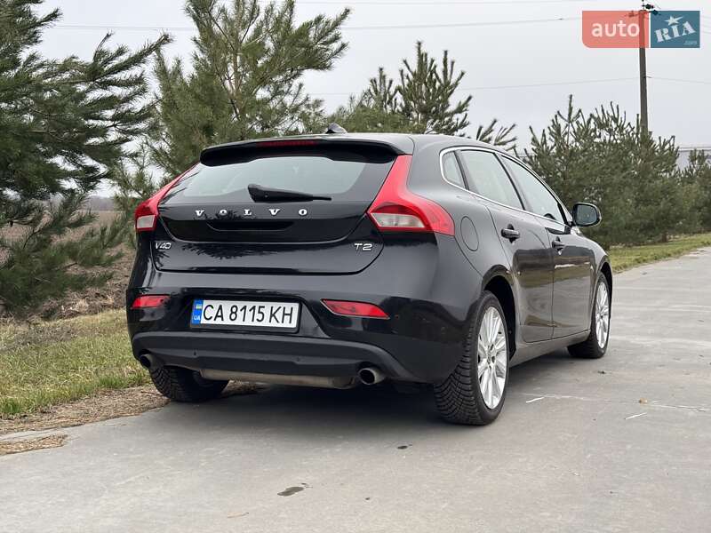 2014 volvo v40
