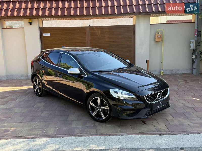 2019 volvo v40