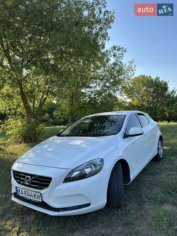2014 volvo v40