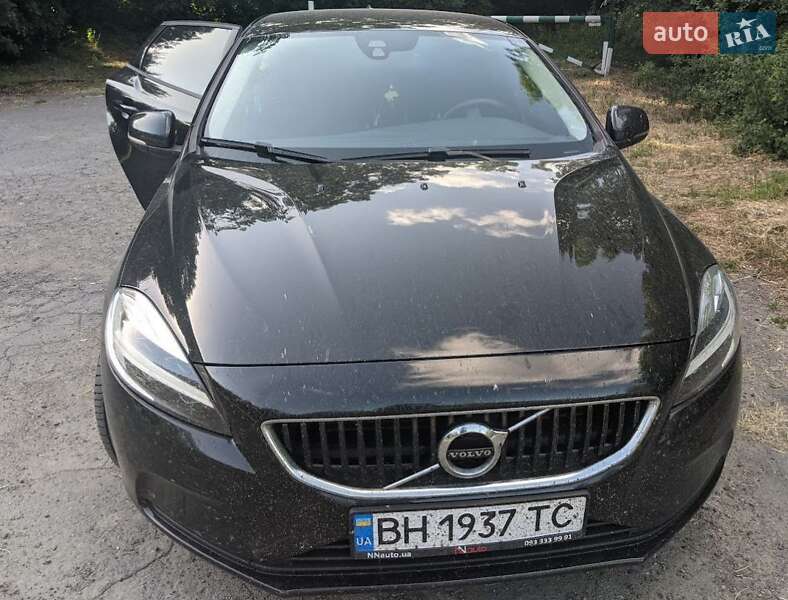 2019 volvo v40