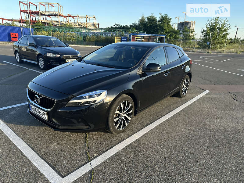 2019 volvo v40