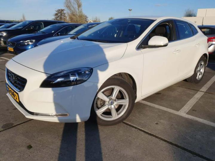 2015 volvo v40
