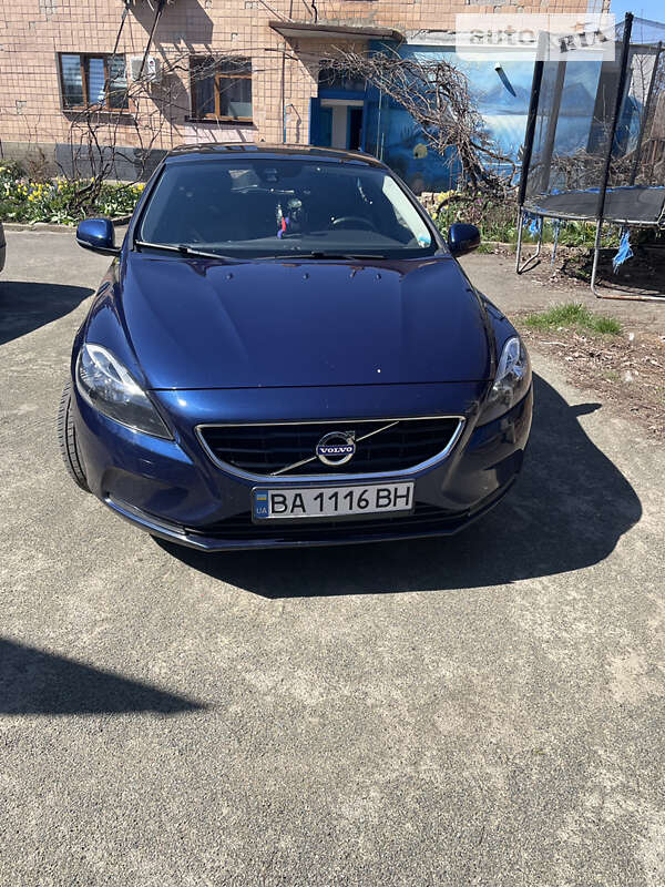 2015 volvo v40