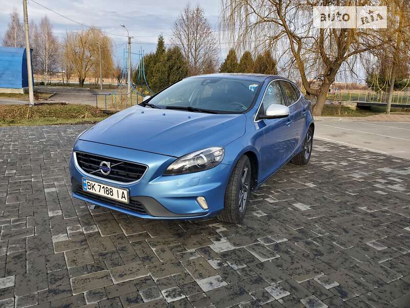2015 volvo v40