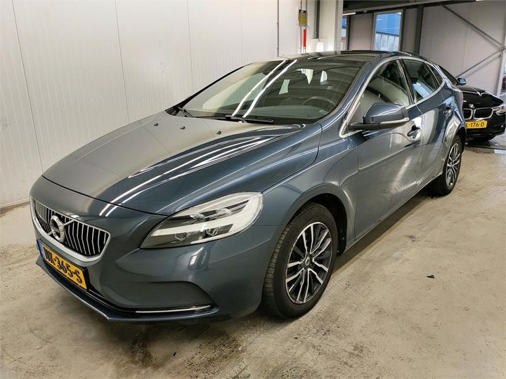 2017 volvo v40