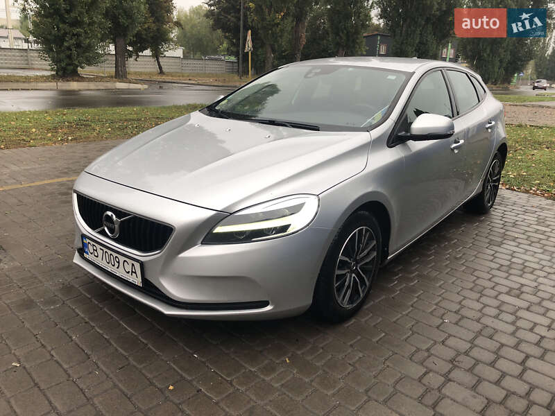 2017 volvo v40