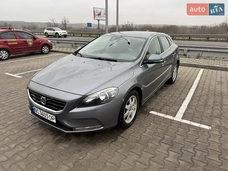 2016 volvo v40
