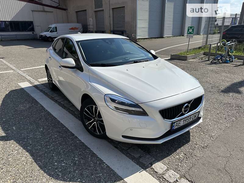 2017 volvo v40
