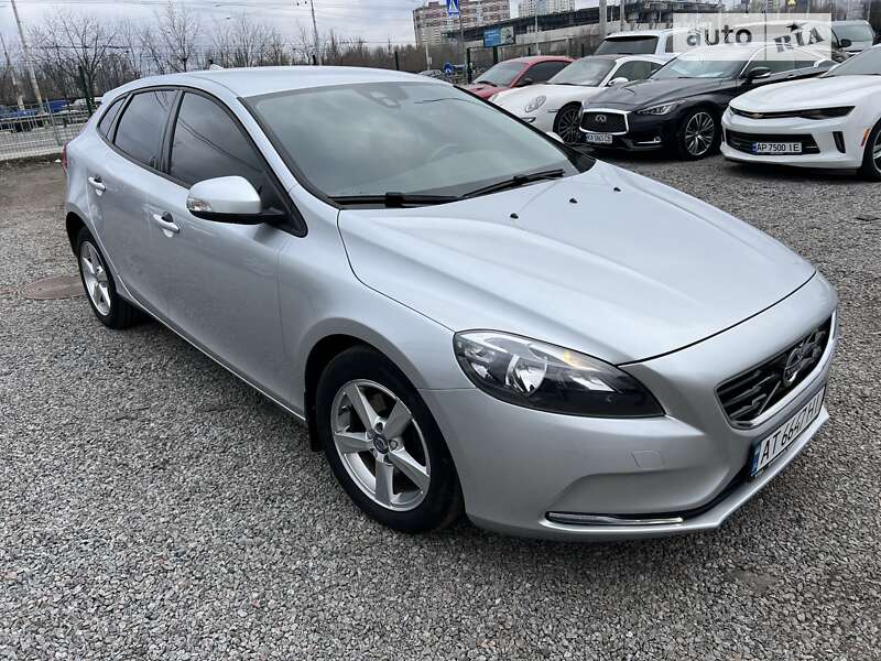 2015 volvo v40