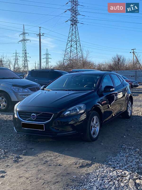 2016 volvo v40
