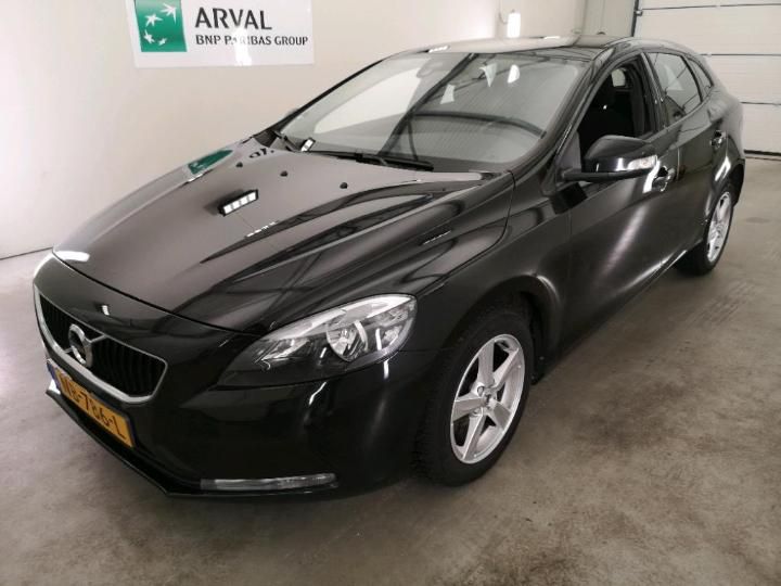 2016 volvo v40