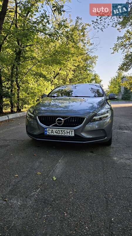 2017 volvo v40