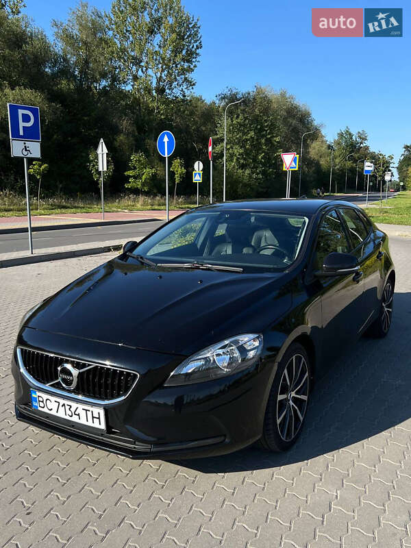 2016 volvo v40