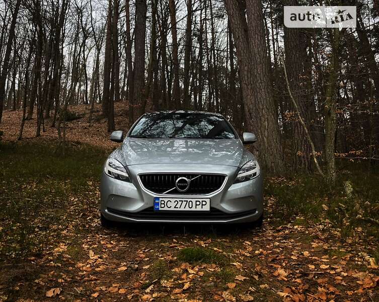 2018 volvo v40