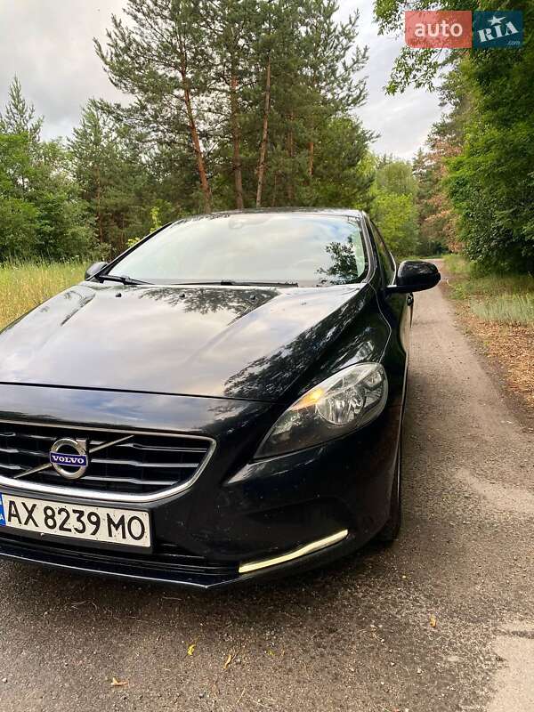 2014 volvo v40