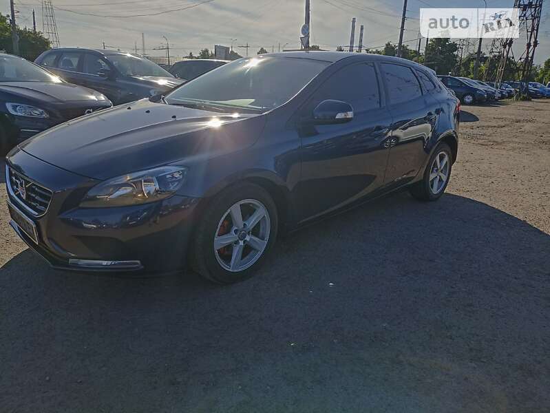 2015 volvo v40