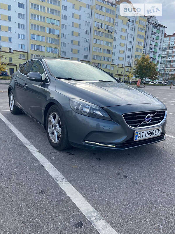 2013 volvo v40