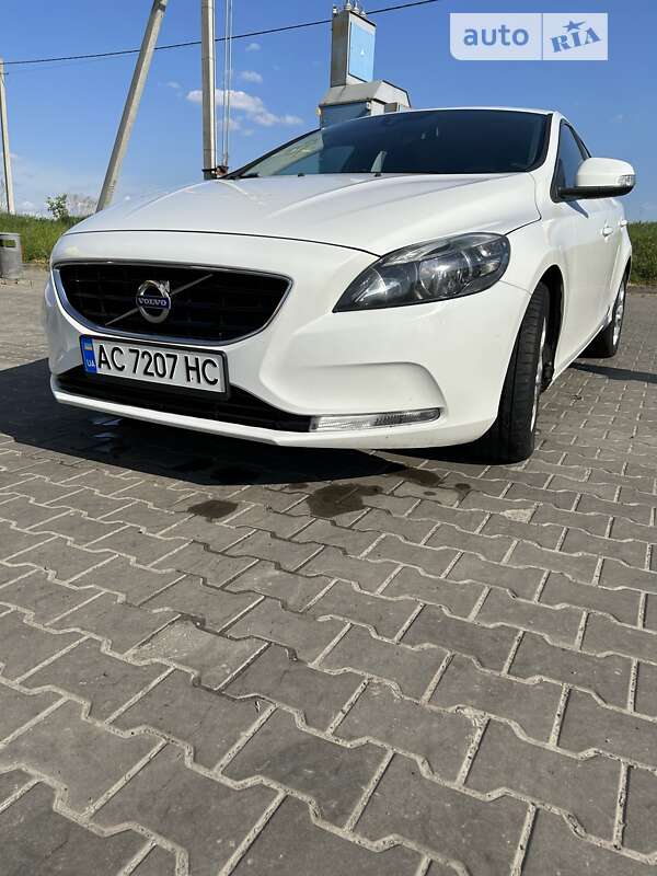 2013 volvo v40
